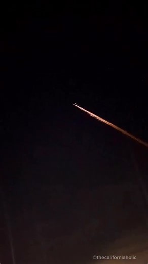 Did anyone else see the meteor shower last night during the anti-ice protest?! 😳👽🛸 The sky truly lit up! ☄️ #losangeles #Minneapolis #BreakingNews #ProtestArt #BreakingNews #HappeningNow #SanDiego #ICE #DevelopingStory #SanDiegoProtest #militaryforce #military #sandiegohiddengems #thingstodoinsandiego #downtownsandiego #california #californiaadventures #california #californiaadventure #onlyincalifornia #californiaholics #immigration #protest #breakingnews #news #newsupdate #happeningnow #sand