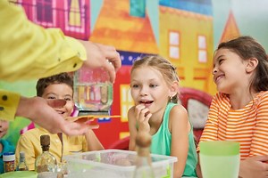 17 experimentos de ciencia fáciles para hacer con tus hijos en vacaciones