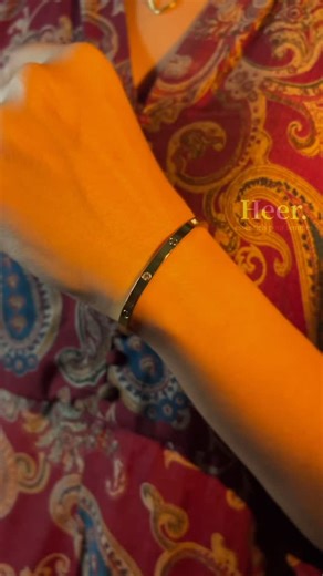 Heer on Instagram: "Stacked in gold,sealed with elegance— Handcuffs✨ DM to order 💌 #foryou #stainlesssteeljewelry #antitarnish"