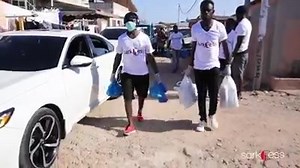 2.1K views · 66 reactions | #LuvUpdates LOCKDOWN: Sarkodie shows people of Tema love. | Luv 99.5 FM | Facebook