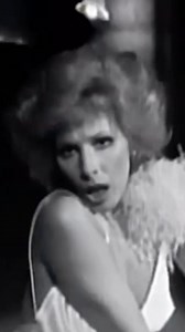 Siamo fatti di sogni e desideri, Paolo Villaggio e Ornella Vanoni nel 1975. La puntata di #Techetechete extra di questa sera #3agosto vi farà letteralmente sognare. Di Francesca Di Ciccio, alle 20:30 su #Rai1 | RaiTeche