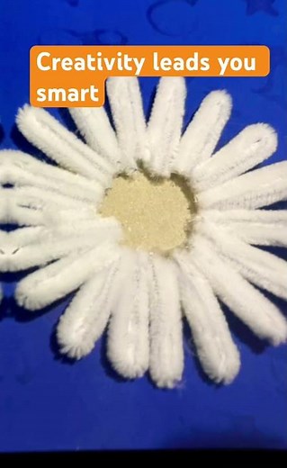 DIY White Flower Key Tag 🌸 Easy Pipe Cleaner Craft#handcraft #flowers #pipecleanercrafts