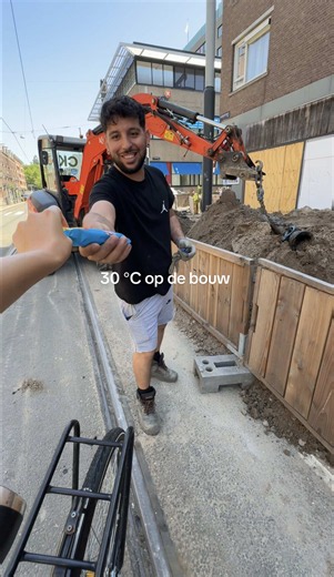 Met dit weer verdienen alle toppers op de bouw wat verkoeling 🌞 🍦 🚀 #bouwvakkers #warm #ijs #zomer