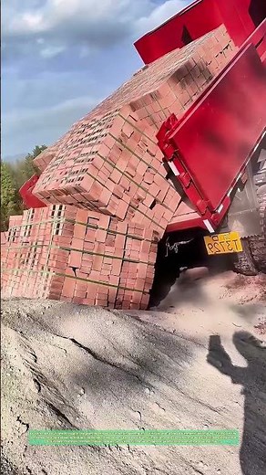 Déchargement de briques : Comment la force et la précision s'allient pour sécuriser le transport