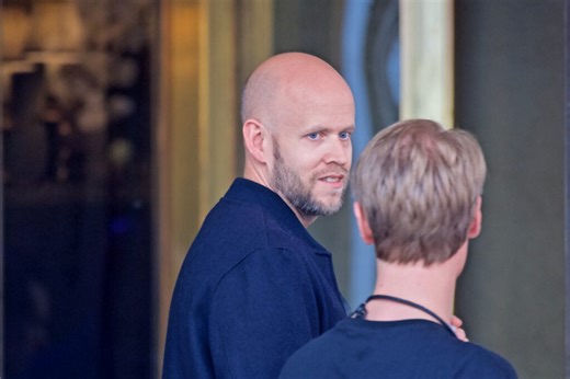 Spotify CEO Daniel Ek Says He Stays Away From Sports Competition With Facebook Co-Founder Mark Zuckerberg: 'I Know It'll End Badly For Both Of Us' - Meta Platforms (NASDAQ:META), Spotify Technology (NYSE:SPOT)