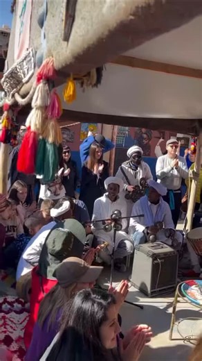 Morocco Travel | Excursion Desert Tours | Luxury Camps Èvents on Instagram: "🏜️🧳 Enjoy the 3-day excursion to Merzouga and Explore The Hidden gems between Marrakech and Sahara desert Across the High Atlas Mountains . (Private & Group🚙) 🏔️ 🛖 DAY 1 : Marrakech - Tizi N Tichka - Kasbah de Ait Ben Haddou - Ouarzazate - Valley of the Roses - Boumalne Dadès . 🏜️🐪 DAY 2 : Boumalne Dadès - Gargantas del Todra - Merzouga Desert . 📸🚙 DAY 3 : Merzouga - Tizi N Tichka - Marrakech 🖥️📲 More détails