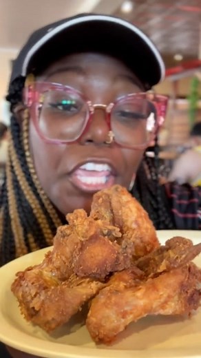 ROSCOES CHICKEN AND WAFFLES REVIEW (full video right below this one) | Authenticteecee