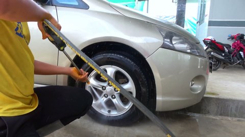 Amazing Cleaning of a Premium Truck Using Snow Foam