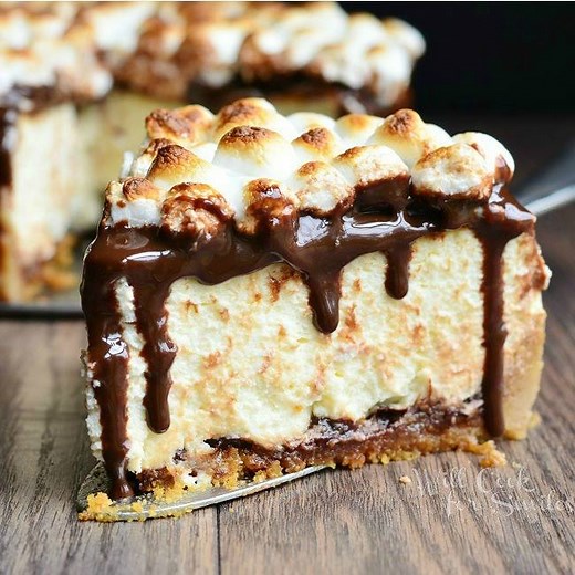 THE S'Mores Cheesecake! Smooth cheesecake made with a layer of chocolate and marshmallows on the bottom and topped with hot fudge sauce and toasted marshmallows. FULL RECIPE: http://www.willcookforsmiles.com/2015/03/smores-cheesecake-recipe.html | Will Cook For Smiles