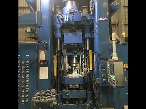 powder compacting press