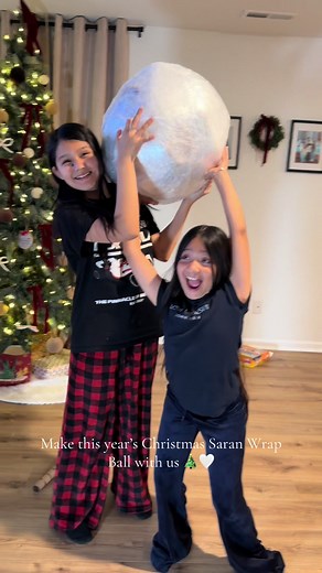 Christmas Saran Wrap Ball Tutorial