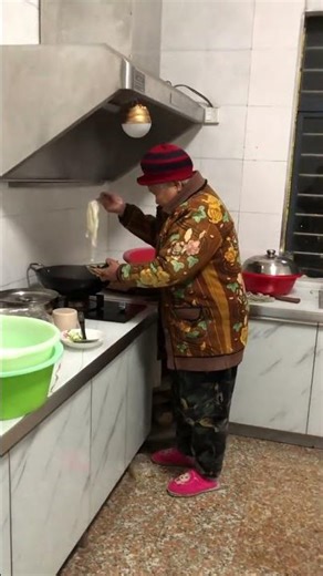 天气变冷了磨点魔芋，这个季节煮的魔芋不知道能放多久#自家厨房制作美食 #炒魔芋 #记录厨房真实生活 #农村