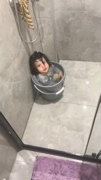 The pure innocence! 🪣💦 #mopbucket #coldplunge #cute #awkward #pov #uncomfortable #niallmacmillan