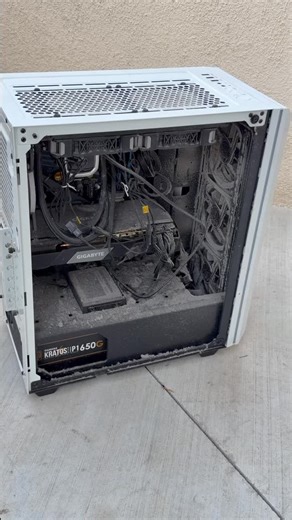 Lynty | Roblox Computer Cleaning #roblox #robloxfyp #gamingsetup | Instagram