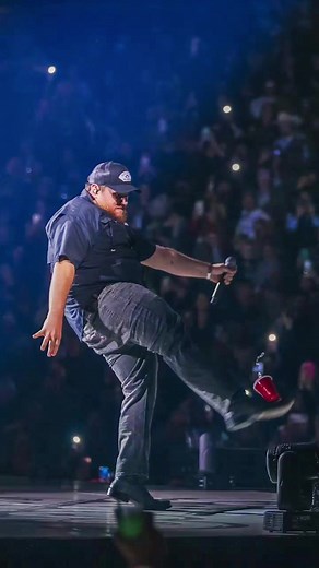 If I wasn’t doin’ this, maybe I’d be doin’ this. #countrymusic #lukecombs #hitit