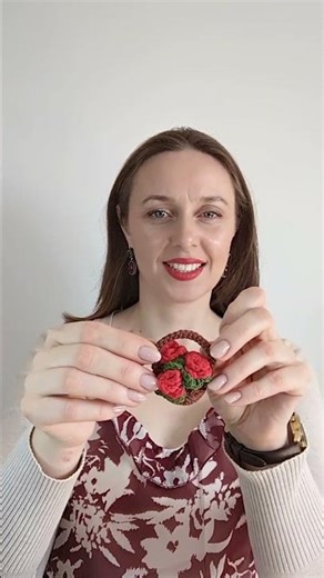 Mini crochet basket with roses, easy crochet bouquet pattern #crochetflower #crochetbouquet #crochet