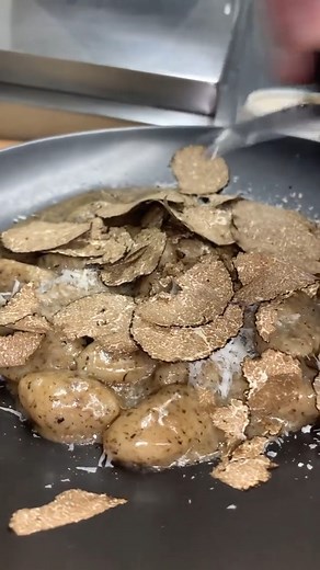 Chef Brendan Collins shows us how to make his world famous shaved black truffle cavatelli. 🎥 chefbrendancollins [IG] 📍 @fiarestaurant [IG] | Tastemade