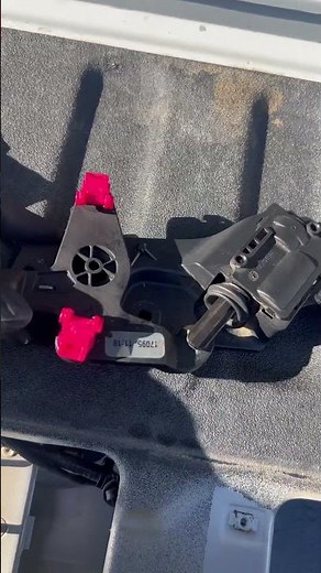 Replacing tailgate actuator