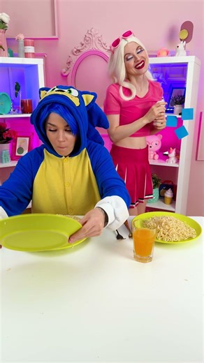 Noodle Madness: Oreos Take the Spotlight! 🍜🍪