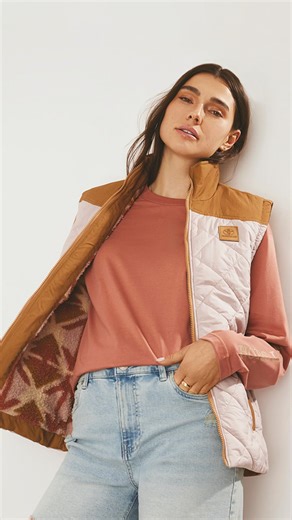 De retour en force avec un style rebelle et intemporel 💥 Chandails, vestes et surchemises Hors La Loi habillent les esprits libres depuis 1988 🤠 | Hors La Loi 1988