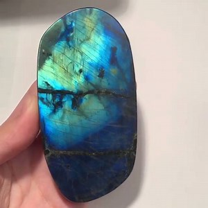 8.3K views · 608 reactions | Beautiful Spectrolite !! Spectrolite is an uncommon variety of labradorite and exhibits a richer range of colors than labradorite. Geology Love <3 Like our page for more Info about Crystals !! <3 credits: mael.dreamstrider | Geology Love | Facebook