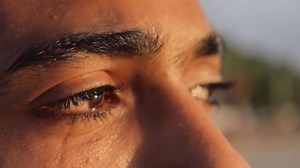 Quand la guerre éclate et que la violence frappe, le CICR entre en action. Grâce à notre neutralité et notre impartialité, nous venons en aide aux personnes vulnérables affectées par les conflits armés, de part et d’autre des lignes de front 👇🏽 | Comité international de la Croix-Rouge