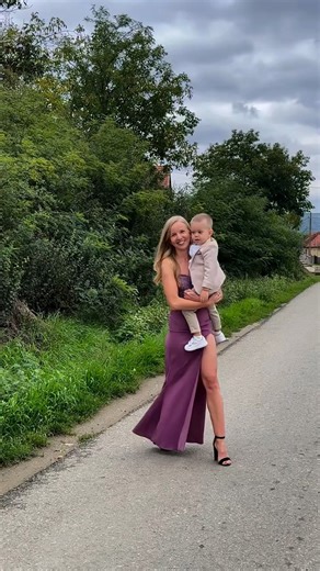 57K views · 1.7K reactions | La mulți ani iubire mică! Te iubește tuși mult ❤️ #romania #copilarie #viatalatara | Alexandra Iacob | Facebook