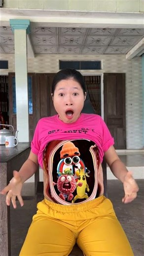 Raspberries, bananas and the dancing clock in Hana's belly