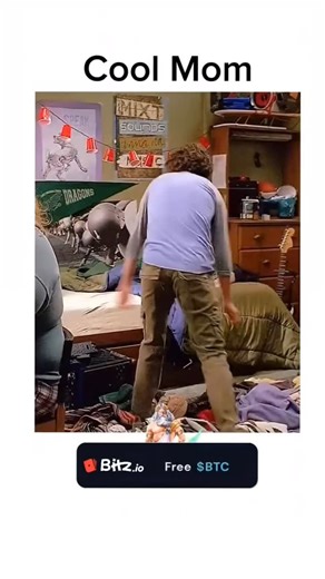 Kome clips on Instagram: "The Middle is a family sitcom that follows the everyday life of the Heck family, a lower-middle-class household living in Indiana. The story centers on Frankie Heck, an overwhelmed working mom, and Mike Heck, her no-nonsense husband, as they try (and often fail) to raise their three very different kids: • Axl — lazy but lovable • Sue — endlessly optimistic and awkward • Brick — intelligent, quirky, and socially unusual The show humorously captures real family struggles—