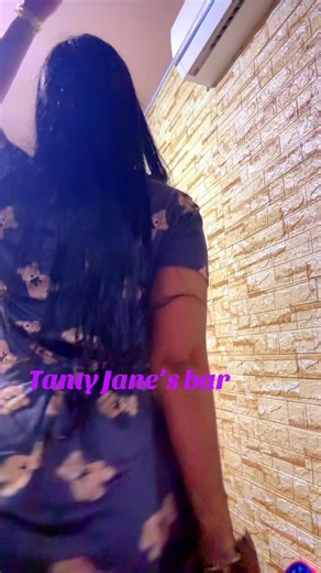 Tanty Jane's Bar: Experience Island Life
