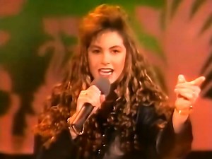 LUCERO interpreta "No puedo estar sin ti" | Lucero