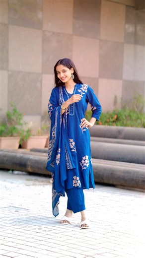 Stylish😱#pose #poseideas #youtubeshorts #youtube #shorts #poses #love #trending #ytshorts #yt #fyp