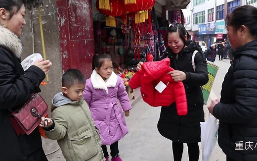 年关到了，农村集市热热闹闹，看看农村的集市都卖些什么