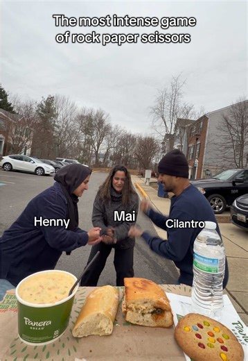 It was cold and the wind wasn't helping at all 😭 #rockpaperscissors #foodchallenge #foodreview #thetrio #siblings
