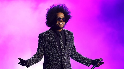 Maxwell Is Showing Off His “Megan Knees” In A New Viral Video -  | BET Stellar Awards