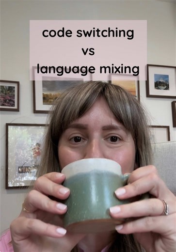 Did you know that language mixing and code switching are not the same thing? They often get confused, but they are different! Language mixing, or code mixing, happens when kids use two or more languages in the same sentence, like “Idemo u park later.” It usually happens because one word is easier to access, there’s a vocabulary gap, or they hear mixed input. It actually shows that both language systems are active, which is great! This is completely normal in bilingual development and not a sign 