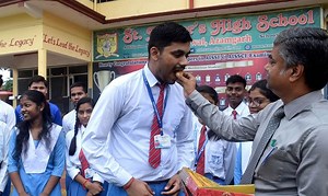 CBSE Result: आजमगढ़ में टॉपर्स की सूची में इस बार भी छात्रों ने ही मारी बाजी, अभिनय ने किया जिला टॉप