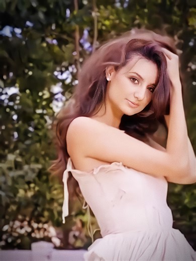 Eliza Ibarra: La Reina de la Belleza y la Fuerza Femenina