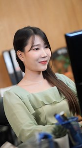 1M views · 32K reactions | มือวิเศษจับแล้วรู้เลยว่าอันไหนของปลoม | โพนี่ ขี่เป็ดเที่ยว | Facebook