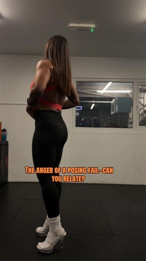 The anger of a posing fail might feel personal, but it’s a normal part of learning. We’re all practicing how to own the camera and our space. Share your own pose fail in the comments.#BodybuildingBlues #PoseProblems #MuscleMadness #posingfail #fitgirls