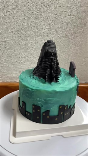 Celebrando el Día del Pastelero con Godzilla