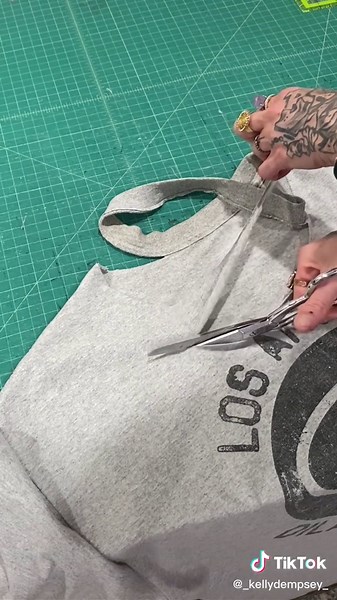 Quick tee glow-up✂️ #tshirthack #diyhack #diy #diyproject #distress #tshirtdiy #howtotiktok #summervibes #multiverse