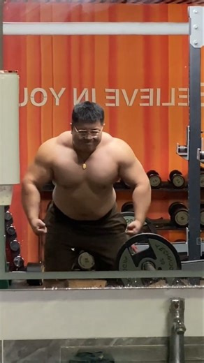 BULL lifter! #beefymuscle.com #beefy #massive #muscle #musclebear #musclehunk #bulky #pecs