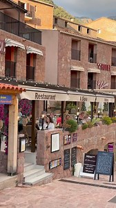 𝒫𝓊𝒷𝓁𝒾𝒸𝒾𝓉𝑒 Cet été, si vous passez par Porto en Corse, ne manquez pas le restaurant A Gioia sur le port. Un spot parfait pour admirer le coucher du soleil sur les montagnes. Les plats y sont gourmands, on m'a conseillé les huîtres de l'étang de Diana que je ne connaissais pas et elles sont vraiment incroyables ! Les gambas étaient généreuses et savoureuses. Les cocktails sont super bons. Je vous conseille le Mezcal Mule très original ... 😍 Une expérience à ne pas rater 😍 ☎️ 0607224484 
