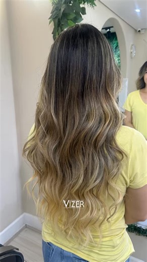 Vízer Mega Hair – Aplicação Personalizada e Manutenção on Instagram: "Mais uma loira deslumbrante no Studio Vízer! ✨ Mega Hair Brasileiro com resultado natural, leve e simplesmente perfeito! 💛😍 Agende sua avaliação gratuita e saia do salão pronta pra brilhar! 💇‍♀️ #studiovizer #megahairbrasileiro #megahairsp #megahairvilamariana #loira #loiroperfeito #transformacaocapilar #antesedepois #clienteestudiosatisfeita #cabelaodossonhos #avaliaçãogratuita"