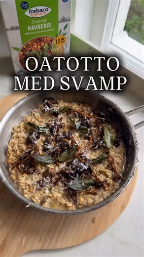 Caroline Freyschuss on Instagram: "SVAMPRISOTTO MED HAVRERIS 🌾 Recept för 4 portioner: 2 schalottenlökar 1 vitlöksklyfta 200 g trattkantareller 3 dl havreris 2 dl vitt vin 750 ml vatten + en svampbuljongtärning 3 torkade shiitakesvampar (kan uteslutas) 8 färska salviablad 80 g parmesanost Ca 80 g smör Olja till stekning Salt En skvätt färsk citronjuice Gör såhär: Hacka lök och vitlök så smått du kan. Stek löken i lite olja och smör (salta). Hacka under tiden typ 1/3 av svampen och gå ner med de
