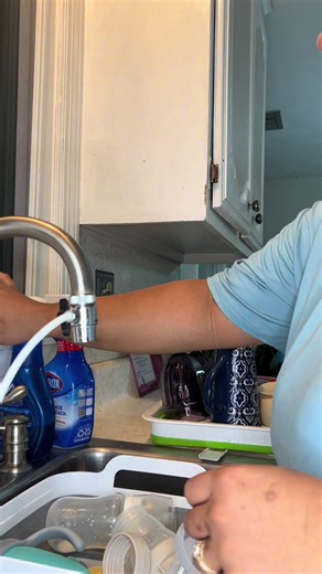 I use to dread washing bottles and pump parts. Now I look at it as my time to decompress and talk to my sisters lol. Using this collapsible basin makes it so much easier 🍼🫧 #washingbabybottles #collapsiblebin #momlife #babybottles #tiktokshopfind