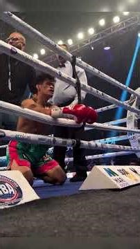 Boxer THROWS UP after CRAZY Bodyshot! 🤮🤯 #boxing #boxingnews #knockout #sportsnews #ko #bodyshot