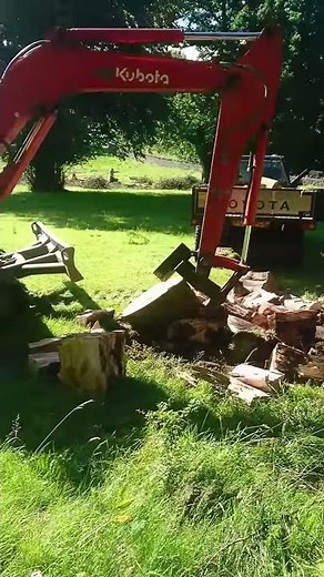 Excavator log splitter