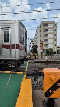 東上線第26号踏切を東武鉄道30000系電車と10030系電車が警報機音と共に通過します。 Japanese Railroad Crossing ASMR #shorts